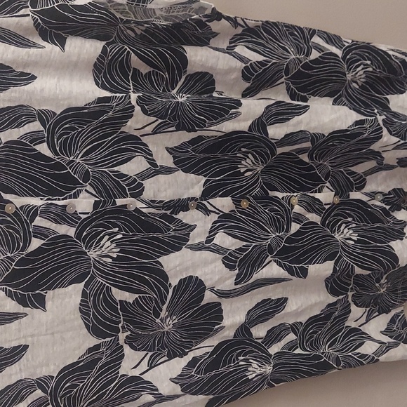 NWT TAHARI 100% Luxe Linen Black And White Floral Back Button Down Pullover Top - Picture 7 of 11